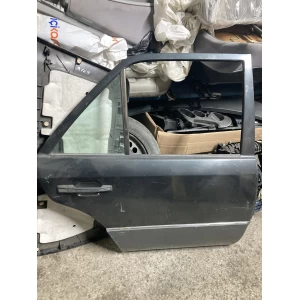 Mercedes W124 Sağ Arka Kapı