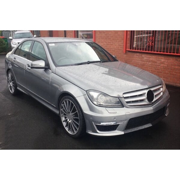 mercedes w204 c63 amg görünüm body kit - görsel 2