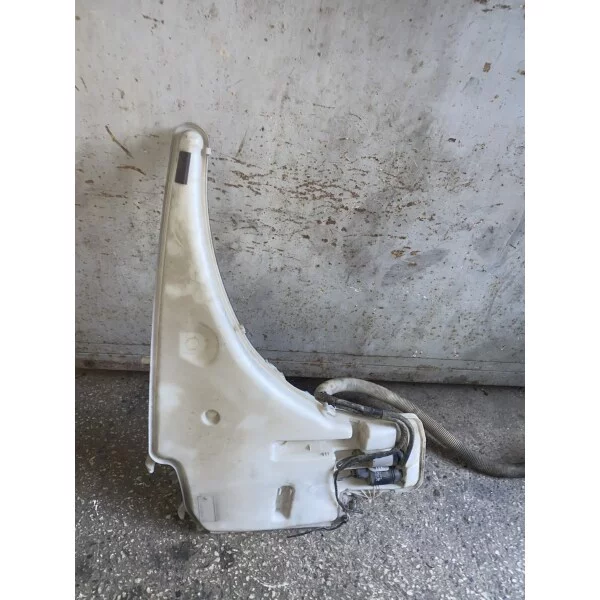 61677068996 bmw 1 serisi e87 3 serisi e90 cam su deposu orjinal çıkma